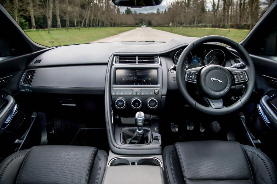 Торпедо Jaguar E-Pace D150 2018 года  (UK) (фото 32 из 39)
